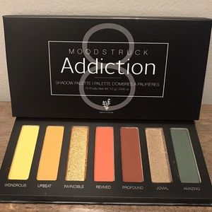 Younique Moodstruck Addiction Palette 8